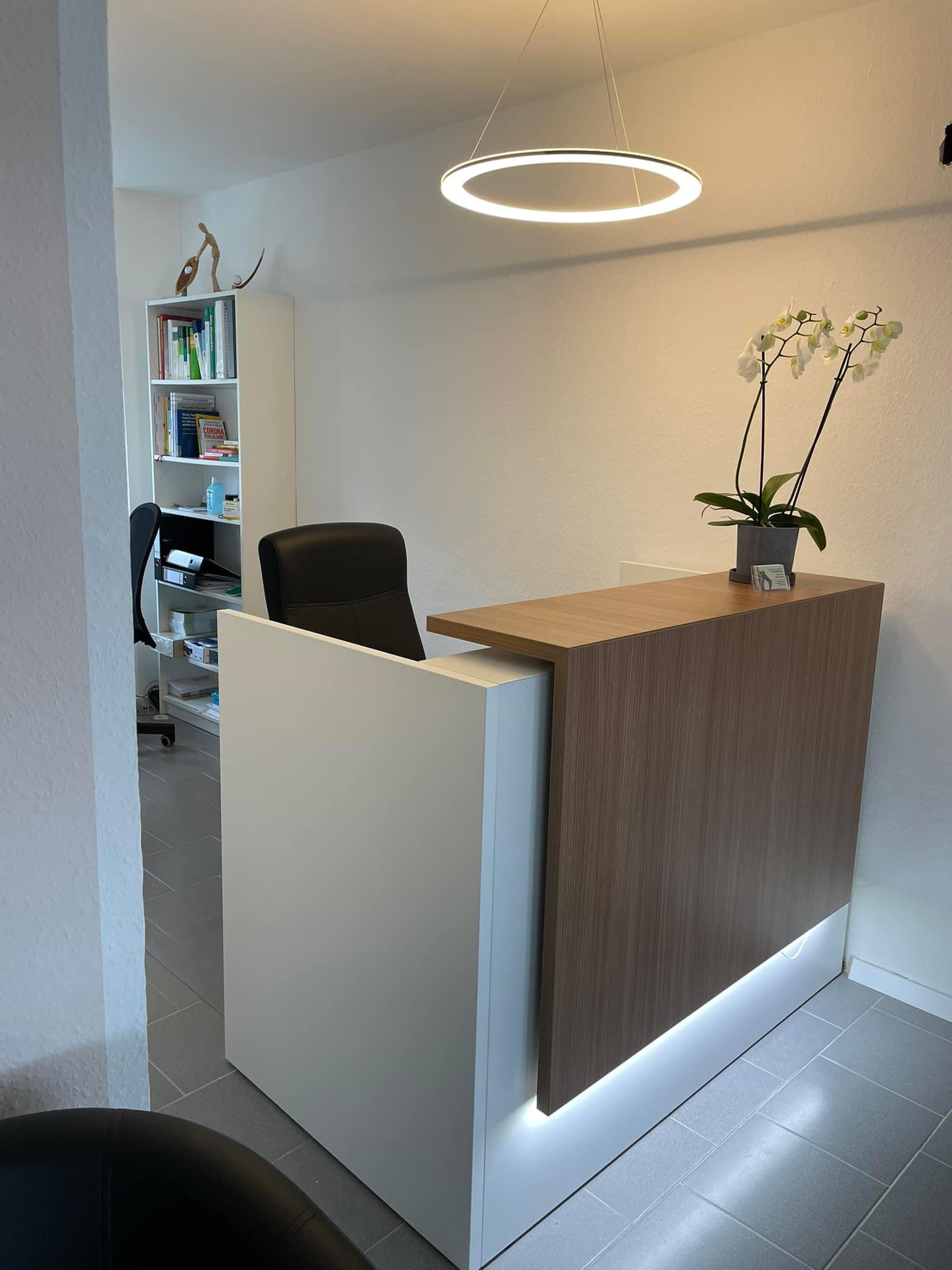 Empfangstheke, Eingangsbereich zur Praxis